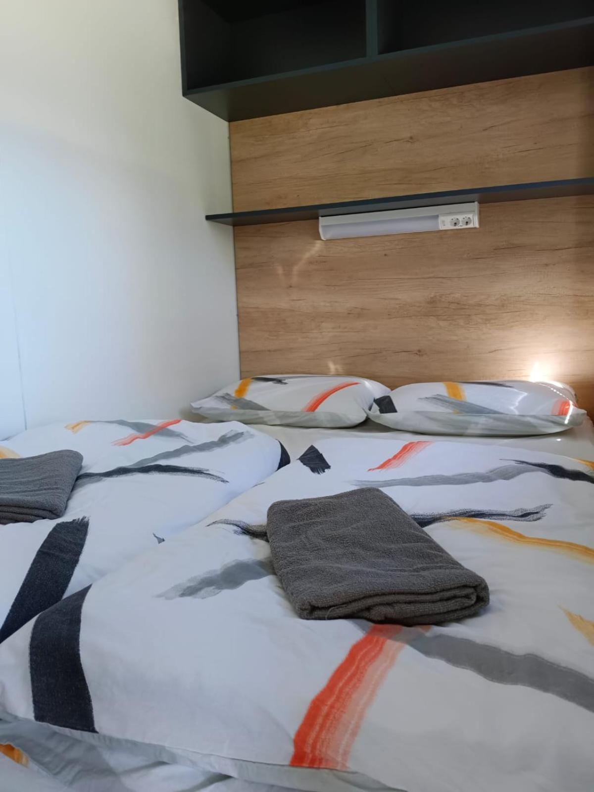 Camping Planik Hotel Ražanac Eksteriør billede